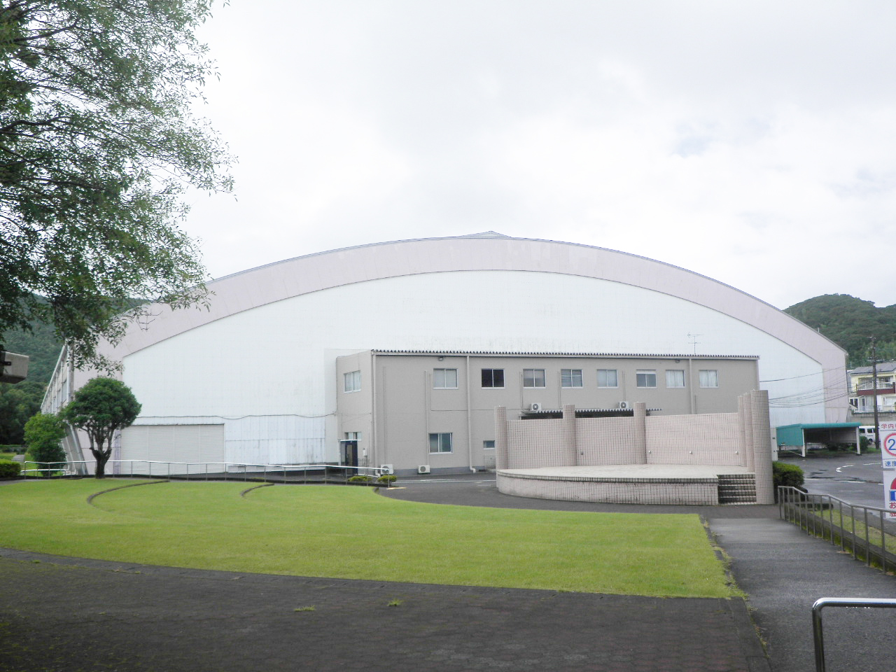 鹿児島国際大学フィールドハウス屋根改修工事